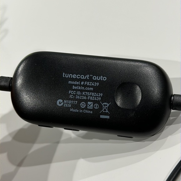 Belkin TuneCast Auto FM Radio Audio Transmitter with USB Charging Port - Black - Picture 6 of 8